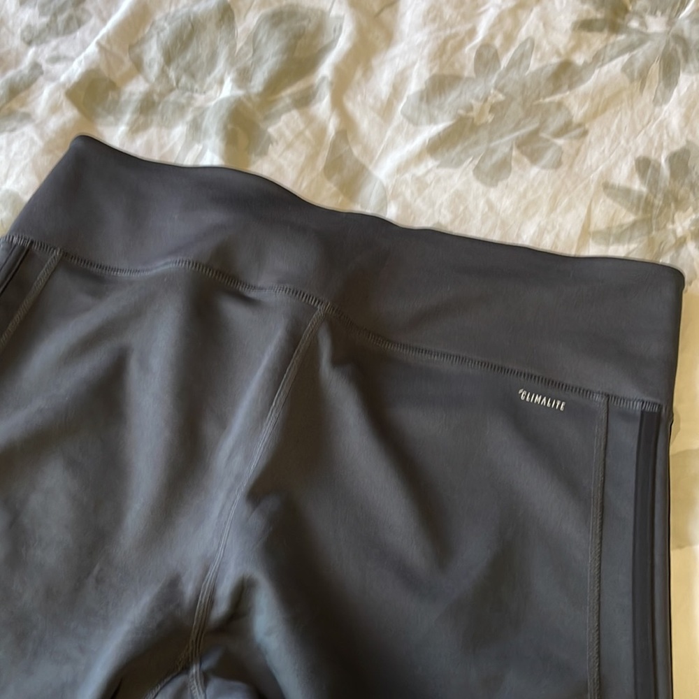 XL Adidas track pants - Picture 4 of 4
